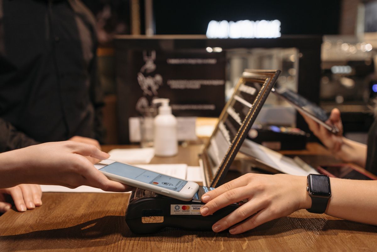 Paying by phone at a café